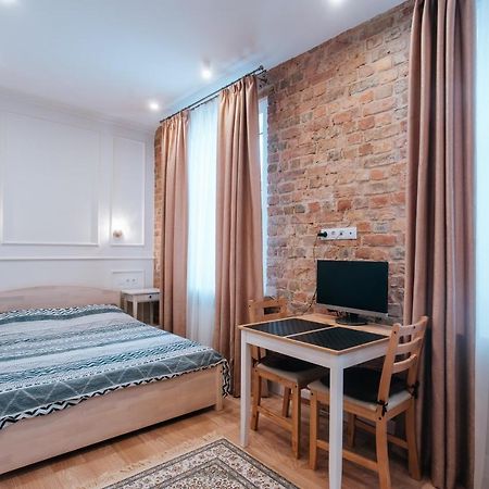 Stylish Latvian-Style Studio Apartment Near City Center, Parks, Cafes & Public Transit Riga Buitenkant foto
