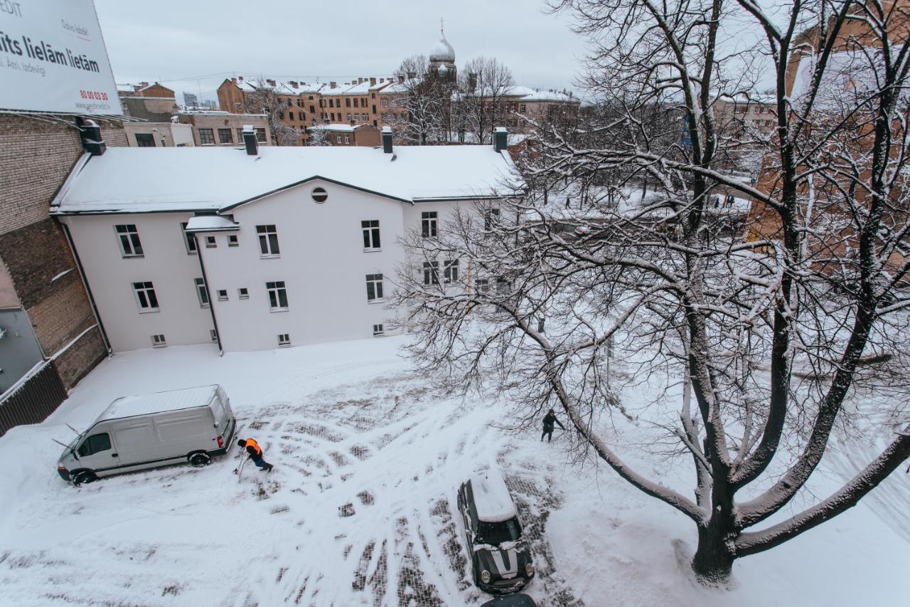 Stylish Latvian-Style Studio Apartment Near City Center, Parks, Cafes & Public Transit Riga Buitenkant foto