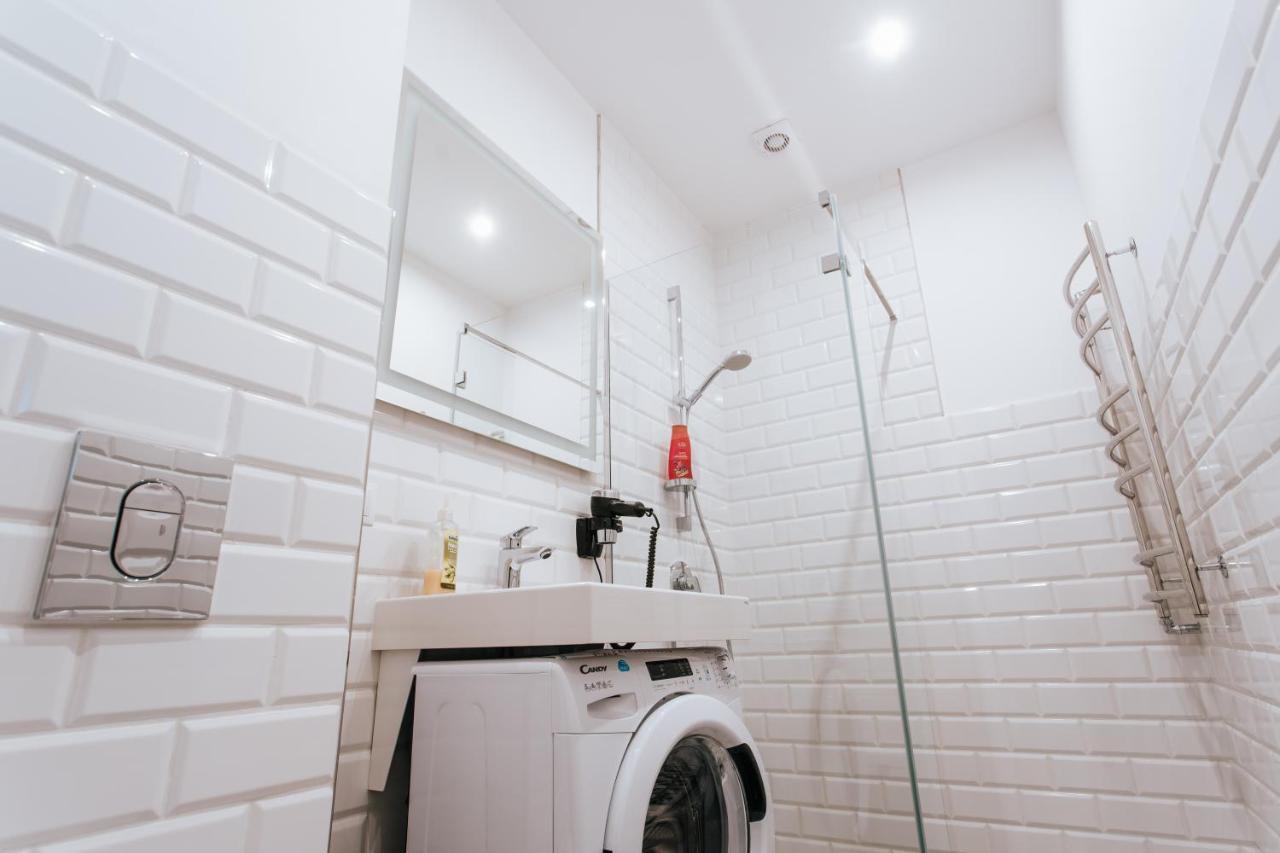 Stylish Latvian-Style Studio Apartment Near City Center, Parks, Cafes & Public Transit Riga Buitenkant foto